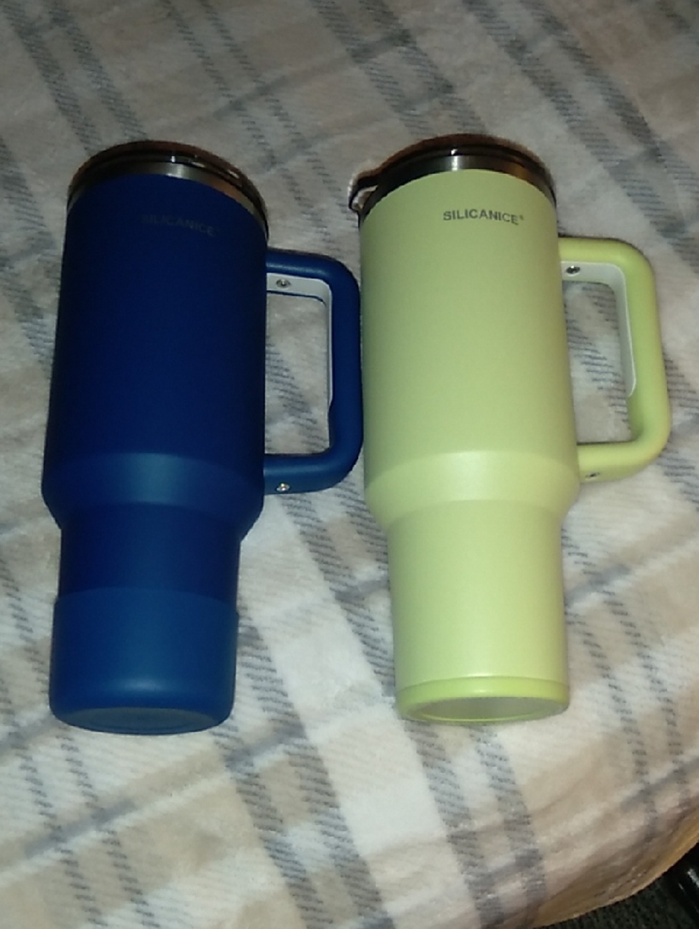 Two New Silicanice 40 ounce Travel Mugs Blue And Lime Green